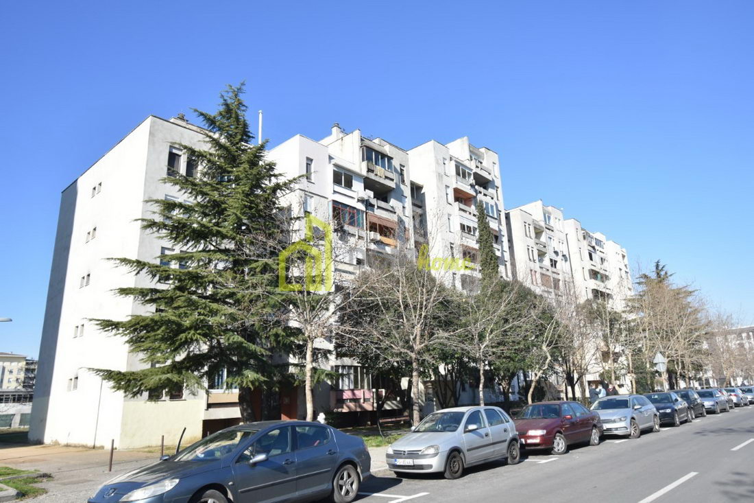 Dvosoban stan 80m2, Blok 6